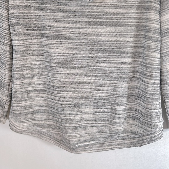 Wild Kiss NWOT Grey Heather Beach Graphics Hi Low Hemline Women’s Size L Hoodie - Picture 11 of 14